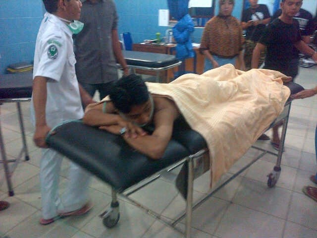 Korban Randi saat dirawat di RSUD Daud Arief Kuala Tungkal. GATOT/JAMBIUPDATE.COM